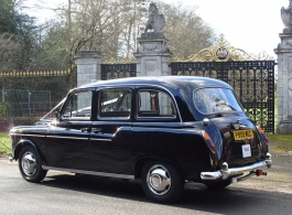 Classic Fairway Wedding Taxi For Hire In Basingstoke